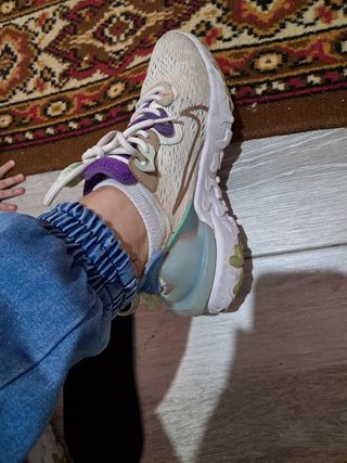 Nike Dimsix Beige y Morado