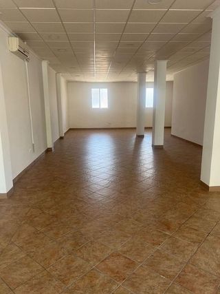 Local comercial en venta en Baena
