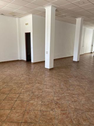 Local comercial en venta en Baena