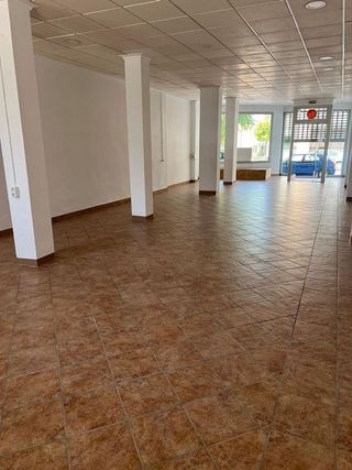Local comercial en venta en Baena