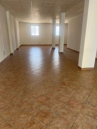 Local comercial en venta en Baena
