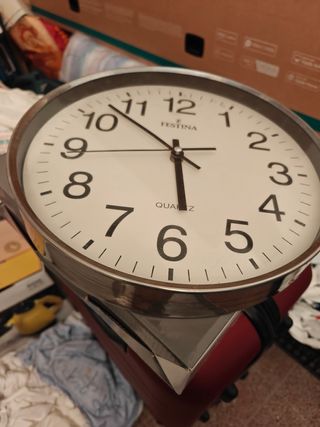 Reloj Festina Pared Blanco y Plateado
30cm×4'5 cm.