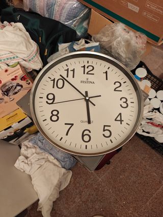 Reloj Festina Pared Blanco y Plateado
30cm×4'5 cm.