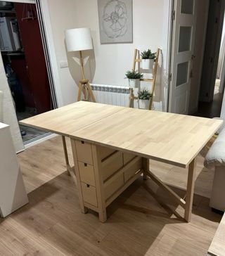 Mesa plegable de madera maciza con cajones