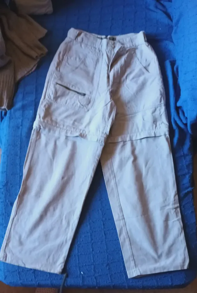 Pantalón beige convertible talla 38