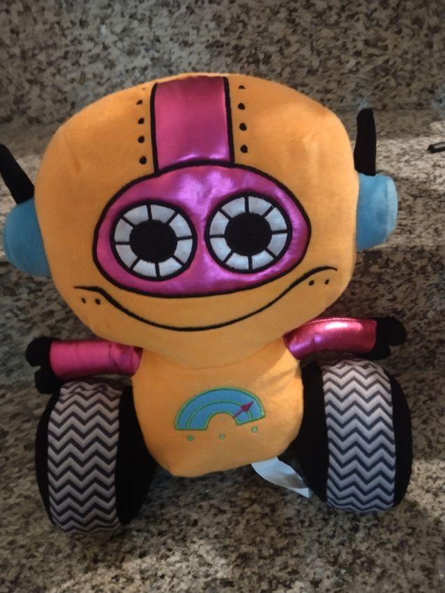 Peluche robot arancione con ruote