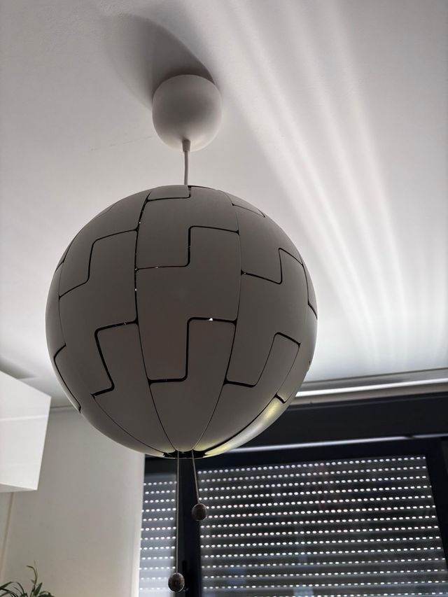 Lámpara diseño plateada y blanca