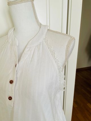 Blusa de algodón con encaje