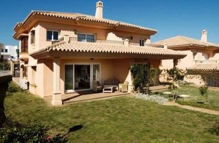 Casa pareada en alquiler en Calahonda en Mijas