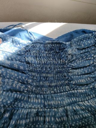 Vestido strapless azul con estampado