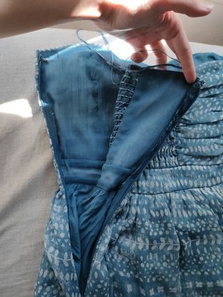 Vestido strapless azul con estampado