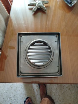 Rejilla ventilación cuadrada metal
