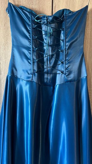 Elegante vestido de fiesta azul