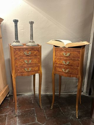 Mesitas de noche antiguas