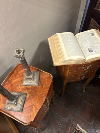 Mesitas de noche antiguas