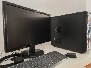 Ordenador de sobremesa completo con monitor