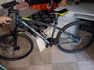 Bicicleta de montaña GT 27.5