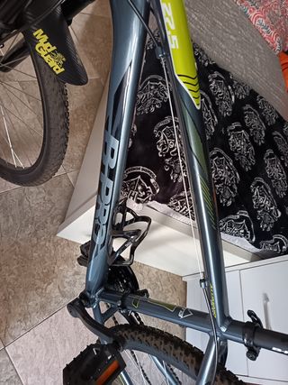 Bicicleta de montaña GT 27.5