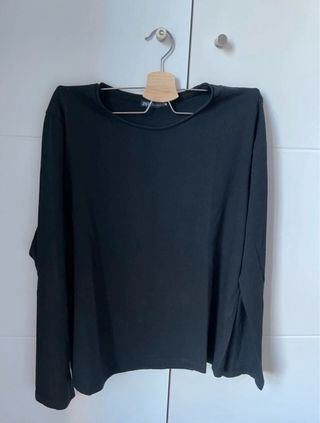 Camiseta Zara manga larga negra básica