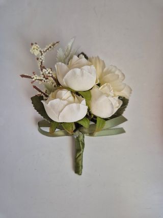 Precioso Boutonniere Novio Flores Blancas