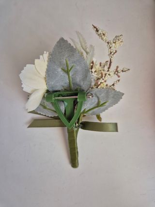 Precioso Boutonniere Novio Flores Blancas