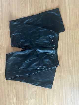Pantalón efecto piel negro