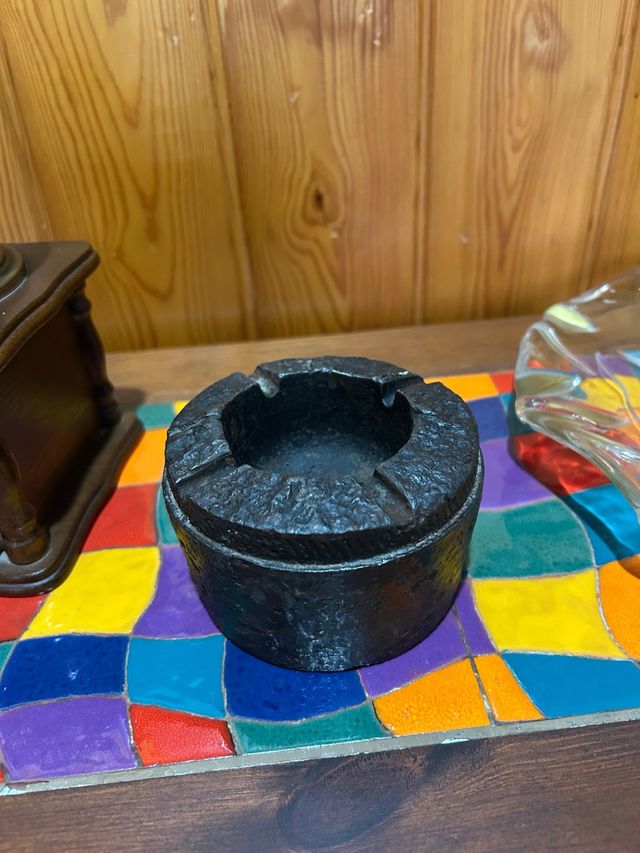 Cenicero de hierro macizo antiguo vintage