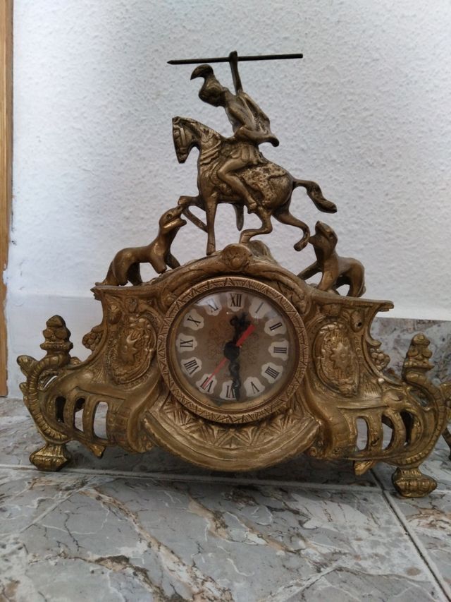 Due orologi antichi in bronzo funzionano