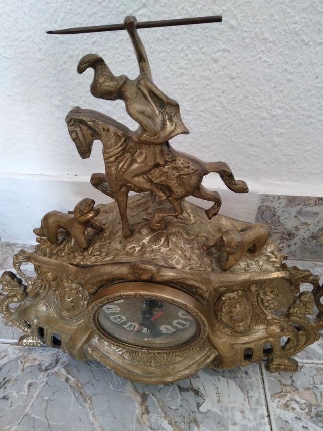 Due orologi antichi in bronzo funzionano