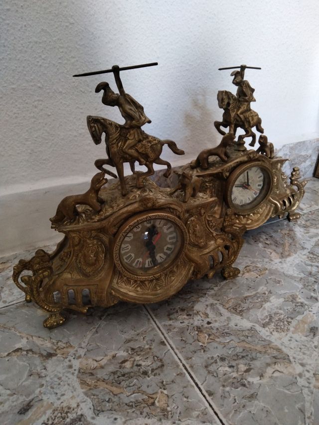 Due orologi antichi in bronzo funzionano