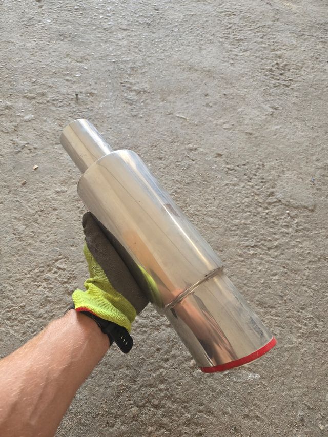 Cola de escape cromada