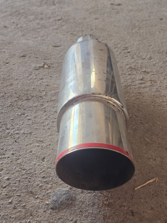 Cola de escape cromada