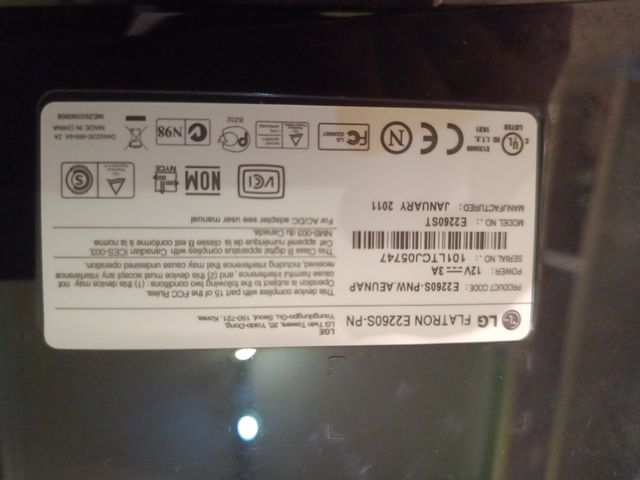 Monitor LG Negro + Teclado