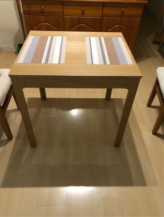 Mesa de comedor Ikea de madera
