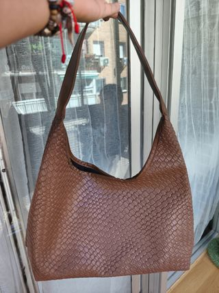 Bolso de hombro tejido marrón
