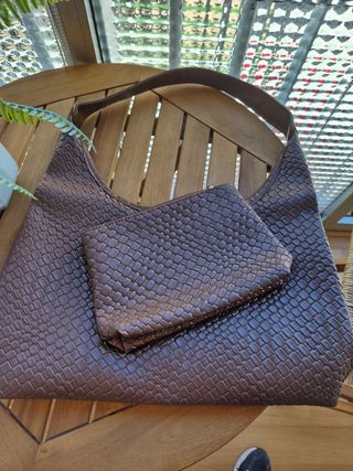 Bolso de hombro tejido marrón