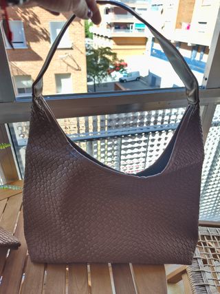 Bolso de hombro tejido marrón