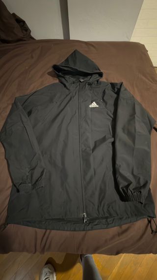 Chaqueta impermeable Adidas negra