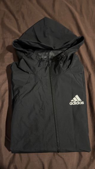 Chaqueta impermeable Adidas negra