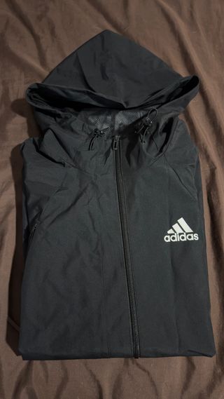 Chaqueta impermeable Adidas negra
