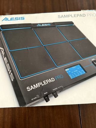 Alesis Samplepad Pro con pedal de bombo