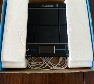 Alesis Samplepad Pro con pedal de bombo