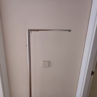Lámpara de pie de acero