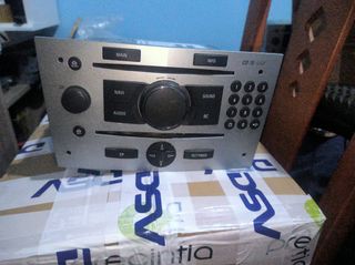 Opel CD70 NAVI con AUX Plata y Negro