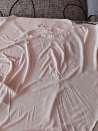 Camiseta Desigual Talla M  
Sirve hasta una L