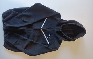Chaqueta Puma con capucha negra