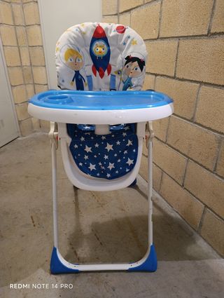 Trona de bebé con diseño espacial