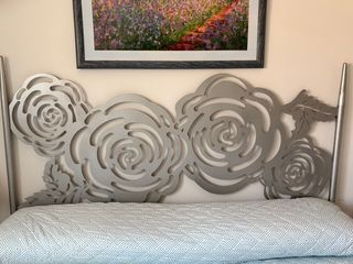 Cabecero de forja diseño floral plata