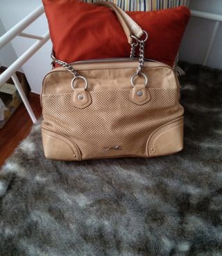 Bolso Bimba y Lola Beige Perforado Cadena Plata