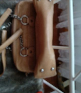 Bolso Bimba y Lola Beige Perforado Cadena Plata